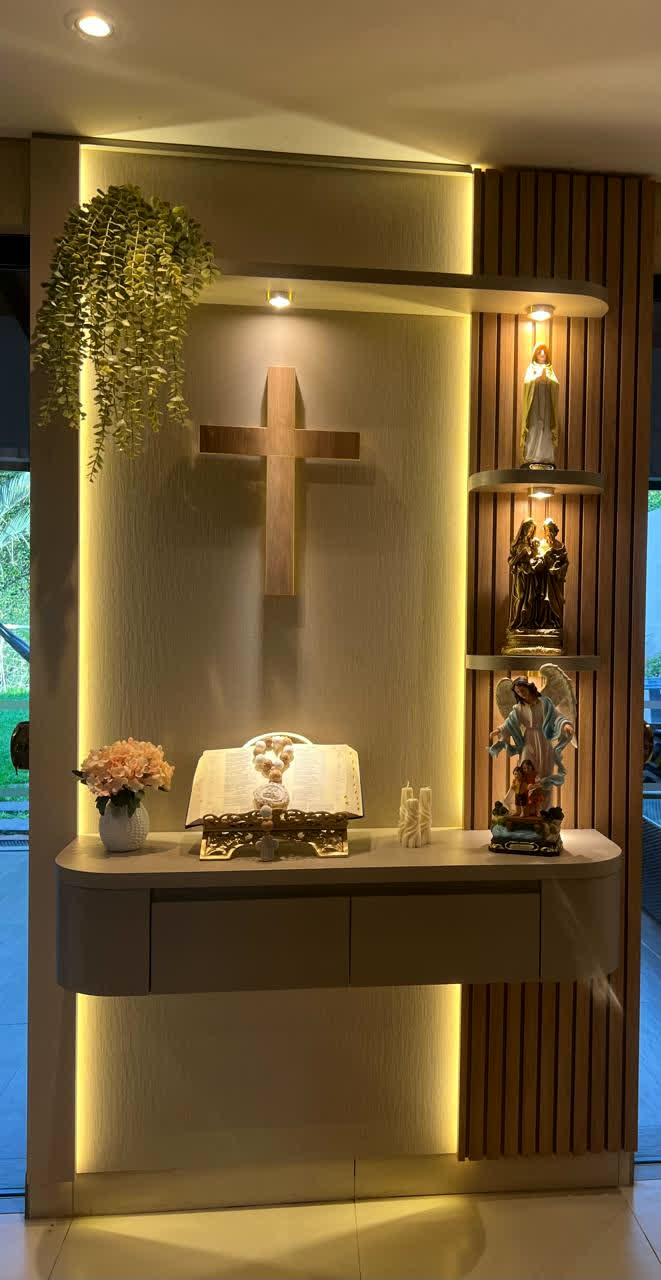Mueble con estantes iluminados y repisa flotante
